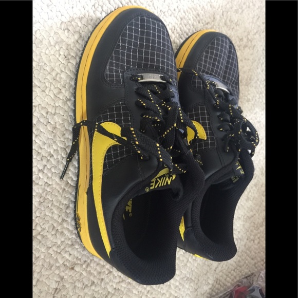 Nike Air Force 1 Size 4.5 - Picture 3 of 7